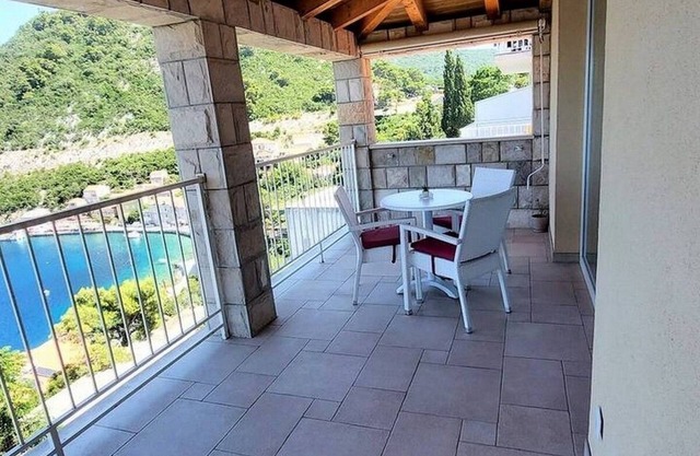 Two bedroom apartment near beach Sobra, Mljet (A-22327-b)