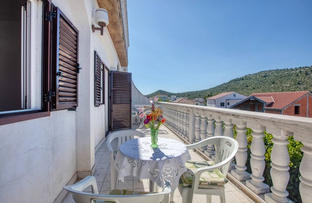 Two bedroom apartment near beach Stupin Čeline, Rogoznica (A-21043-a)