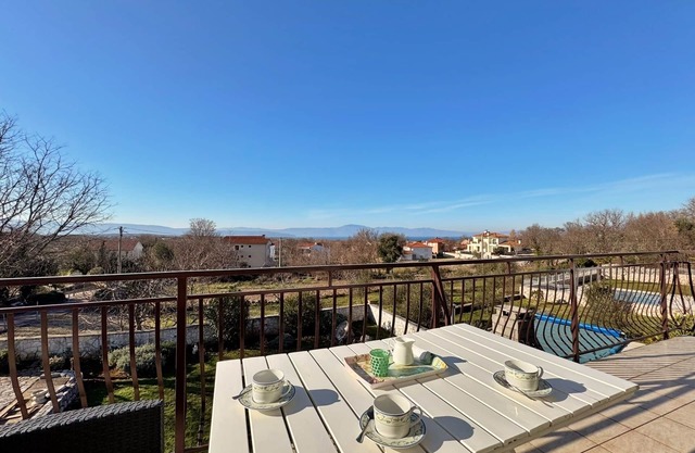 Two bedroom apartment with balcony and sea view Malinska, Krk (A-23878-b)