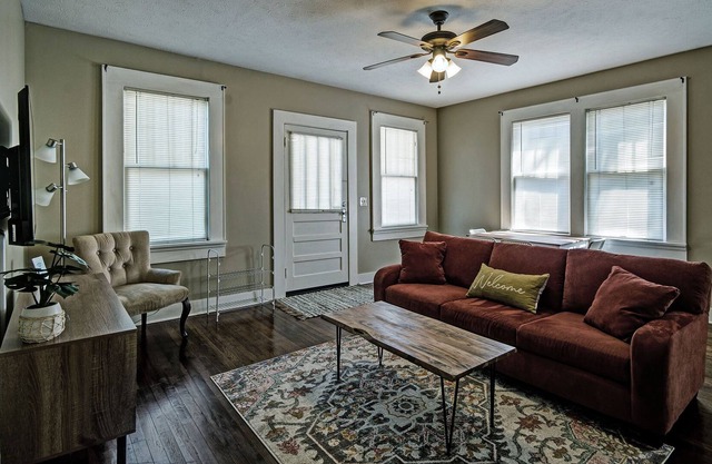 Two Bedroom Apartment in Historic Clinton