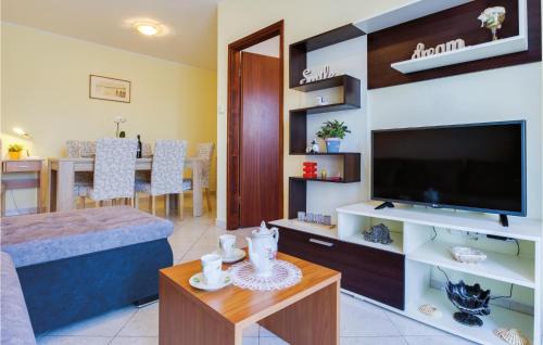 Two-Bedroom Apartment In Porec
