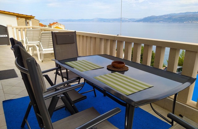 Two bedroom apartment near beach Postira, Brač (A-706-b)