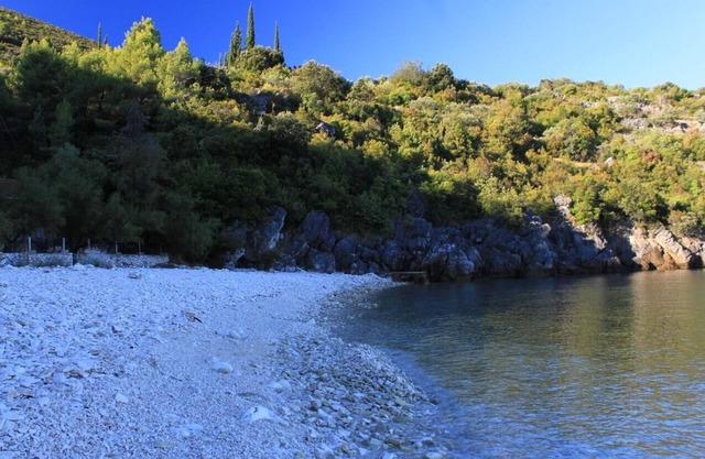 Two bedroom apartment near beach Račišće, Korčula (A-4344-a)