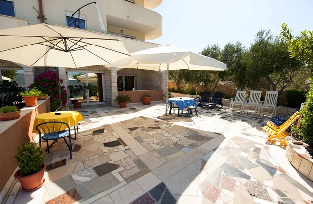 Two bedroom apartment near beach Slatine, Čiovo (A-1139-c)