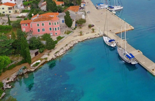 Two bedroom apartment near beach Molat (A-23086-a)
