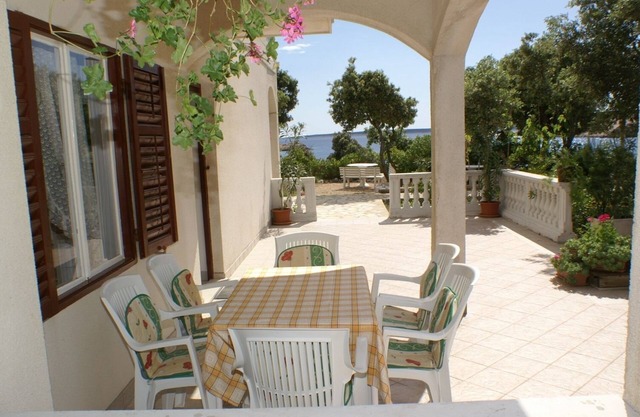 Two bedroom apartment near beach Šimuni, Pag (A-236-b)