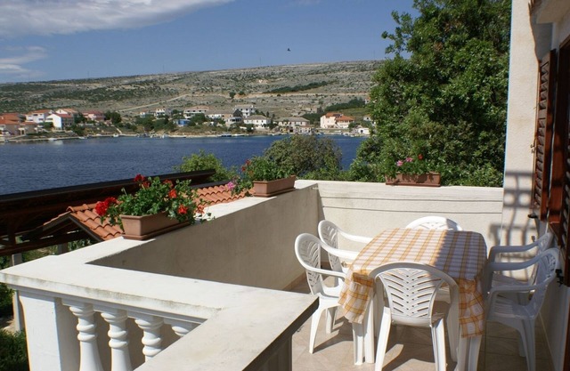 Two bedroom apartment near beach Šimuni, Pag (A-236-d)