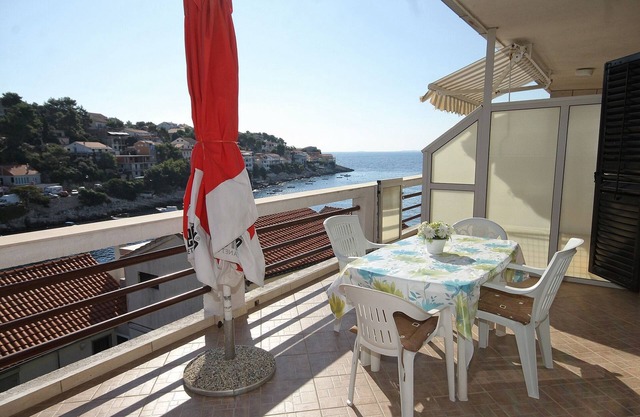 Two bedroom apartment near beach Zavalatica, Korčula (A-9315-b)