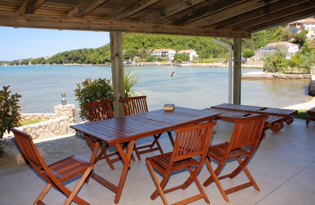 Two bedroom apartment near beach Kampor, Rab (A-3213-b)