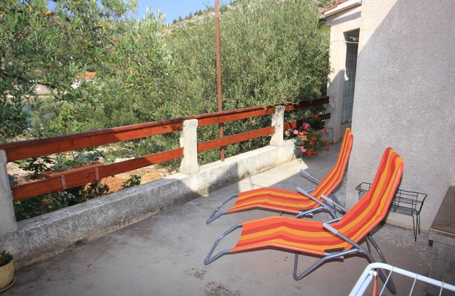 Two bedroom apartment near beach Cove Magrovica - Telašćica, Dugi otok (A-8139-a)