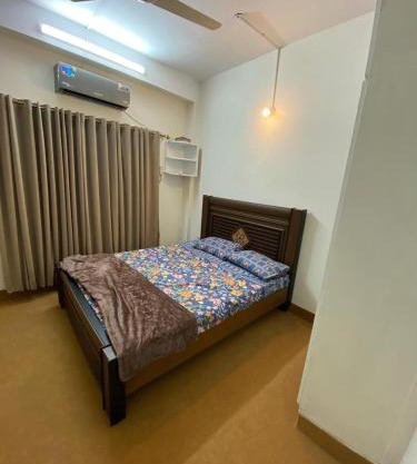Two bedroom apartment near commercial market