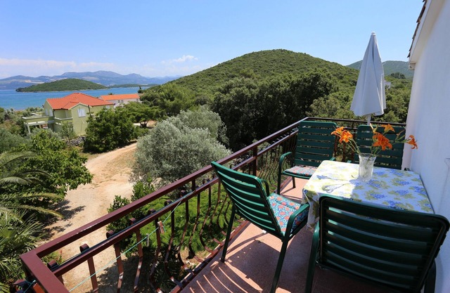 Two bedroom apartment with balcony and sea view Drače, Pelješac (A-10211-a)