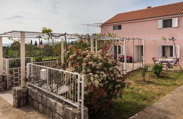 Two bedroom apartment with terrace Banići, Dubrovnik (A-20633-a)