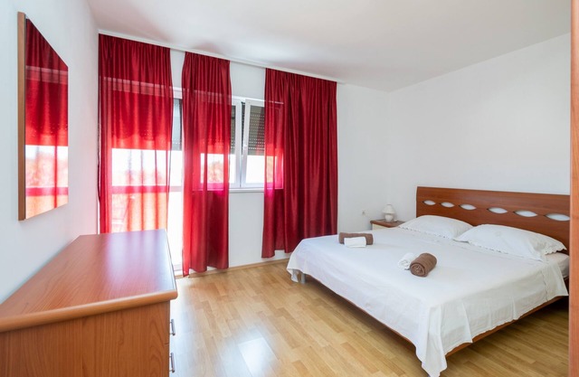 Two bedroom apartment with balcony and sea view Sali, Dugi otok (A-16324-a)