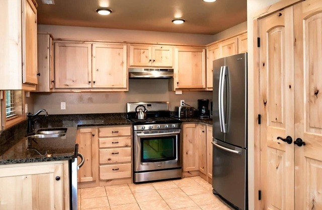 Two Bedroom Double King suite#10- Free Breakfast