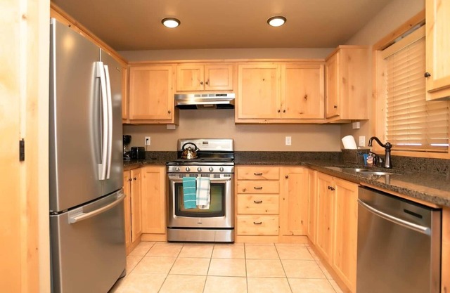 Two Bedroom Double King Suite-Free Breakfast/dinn