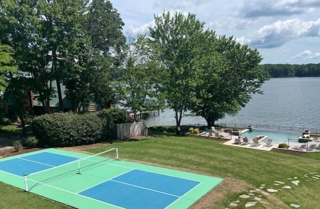 Two best houses on the Lake: The Retreat The Lodge and the Cottage | Pool | Pickleball Court