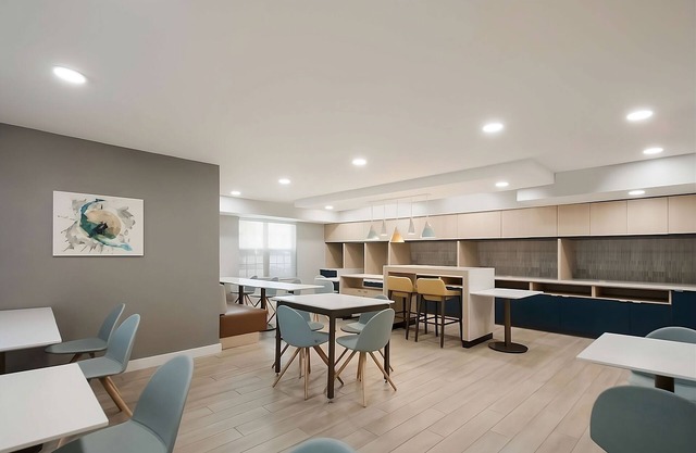 Two Comfortable 2BR Suites, Pet-friendly, Short Drive to The White House!