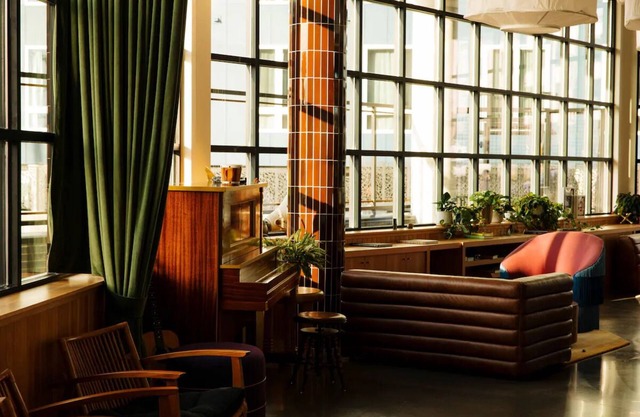 Two Double Room at Waymore’s w/Rooftop Bar and 1 Mile from Nissan Stadium