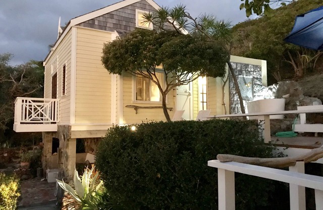 Two for One! Charming Cottage on hillside with private lounge on Turtle Beach!