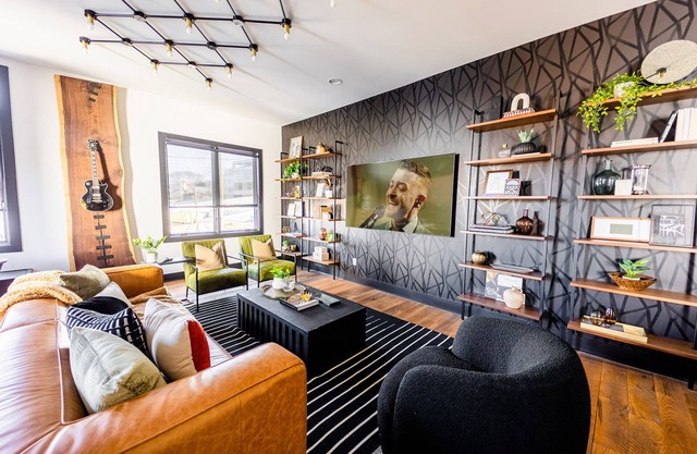 Two Lavish Gulch Homes - Mins to Broadway