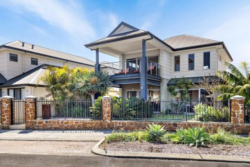 Two-Story Lakeview Retreat at Dunsborough Lakes