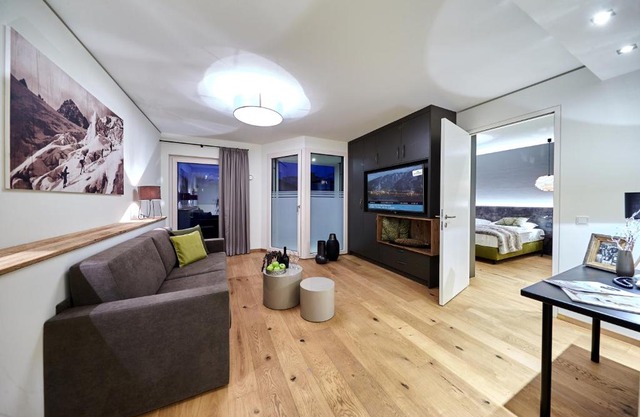TWO TIMEZ - Boutique Hotel - with AC