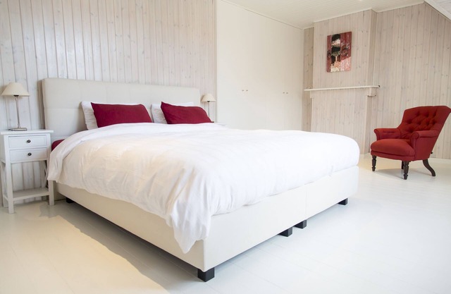 TWO WHITE PIGEONS - Stylish & Unique Holiday Home in the heart of charming Ypres
