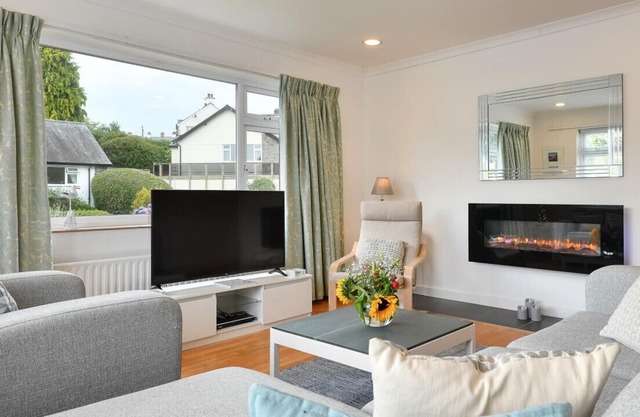 Ty Cerrig - Three Bedroom House, Sleeps 6