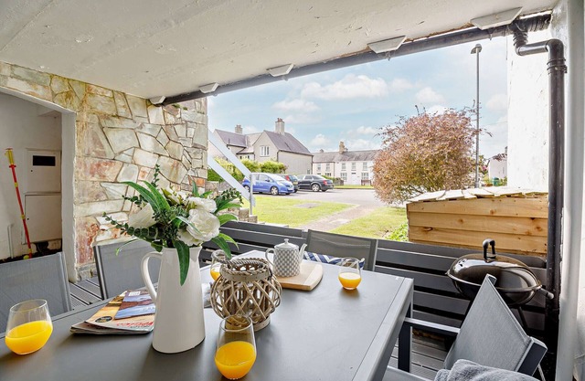 Ty Golau - Four Bedroom Apartment, Sleeps 8
