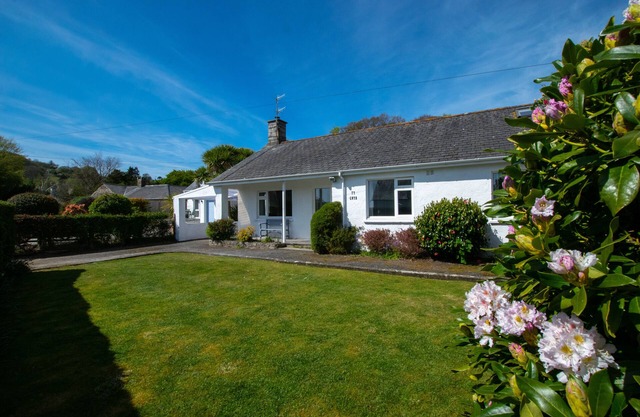 Ty Gwyn - Four Bedroom House, Sleeps 8
