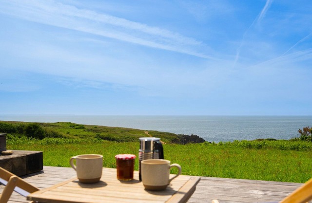 "TY LANN DOUE" house sleeps 6 PANORAMIC VIEW OF THE SEA IN DOELAN