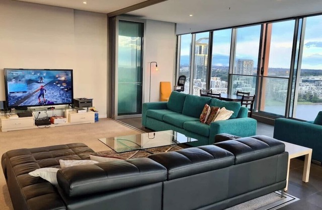 U2410 · Spacious and Stylish 2-Bedroom Apartment with view