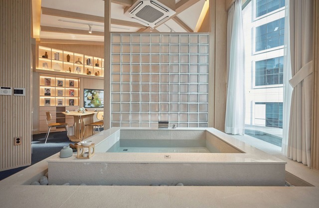 UH Suite Seoul Square
