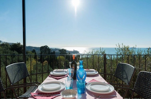 Ulivi House: Pool, Tennis, 2 AC BDR, 2BTH, parking + Free Garage in Lerici LTZ!