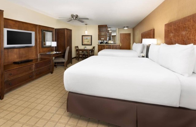 Ultimate Alpine Comfort: Suite w/Kitchenette & Proximity to Ski Lifts