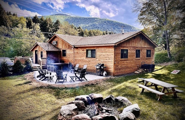 Ultimate Cabin Getaway with Hot-Tub and Fire Pit