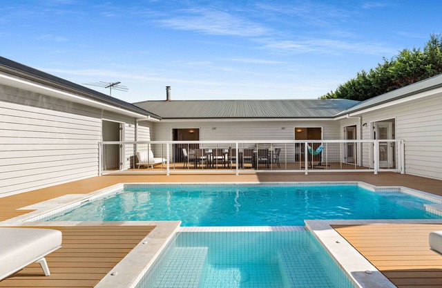 Ultimate family retreat, on the Portsea/Sorrento border, (sleeps 15/16)