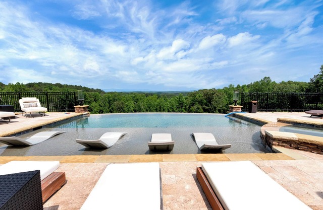 Ultimate Getaway w/Pool, Game Room & Custom Bar!