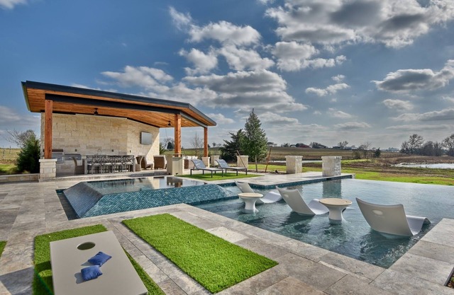 Ultimate Luxury Villa at Element Ranch - 5 Min. to Round Top