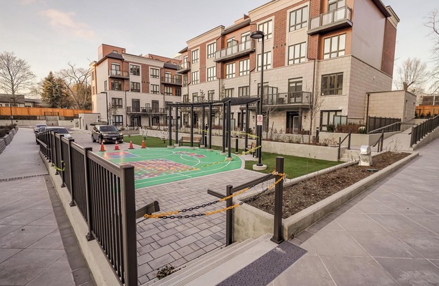 Ultra luxurious 3 BR 2 Bath 1 Parking Toronto Airport And Sq1