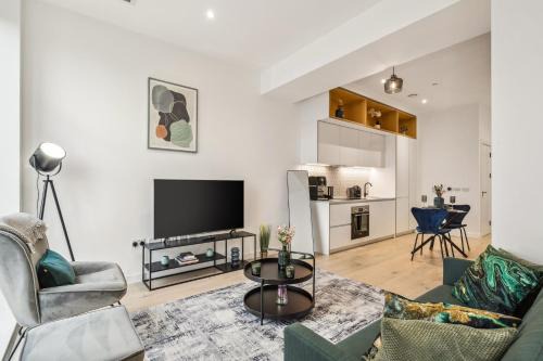Ultra-Luxury Modern Apartment with Gym, Cinema, Game Room and Parking