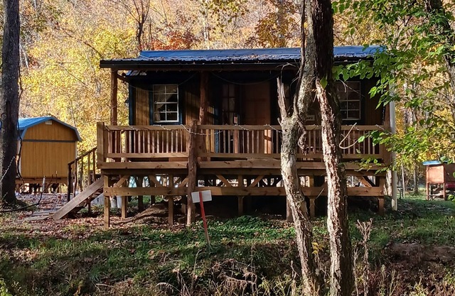 "Ulysses" tiny cabin on the creek at Waldbaden