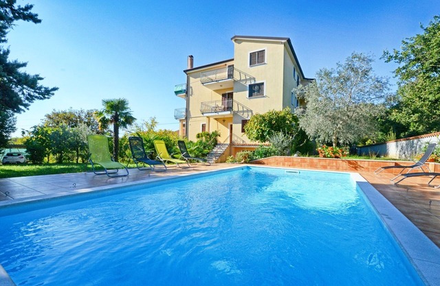 Umag Valica couples apartment, near the beach, with swimming pool, barbeque
