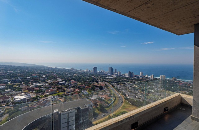 Umhlanga Arch - Ocean Views, Queen Size Bed, Free Wifi
