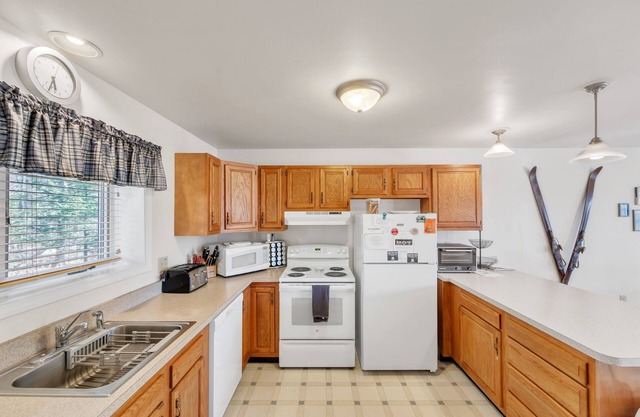 Uncas 16n - Spacious & Scenic Townhome 2 Bedroom Townhouse by The Summit at Gore Mountain