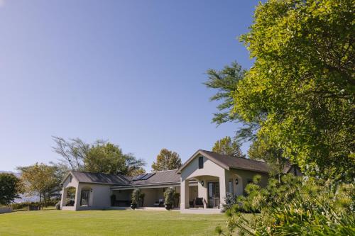 Under Oaks Guesthouse