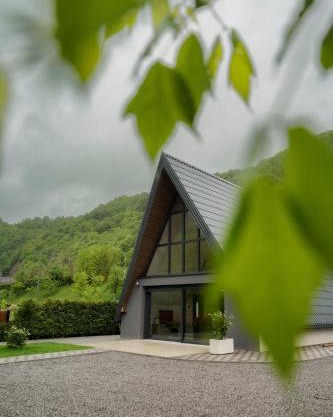 Unea House