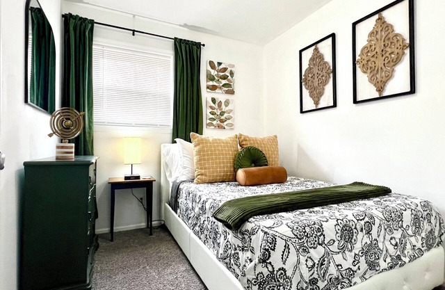Union Place; Quiet Neighborhood. Updated 3 Bedroom!