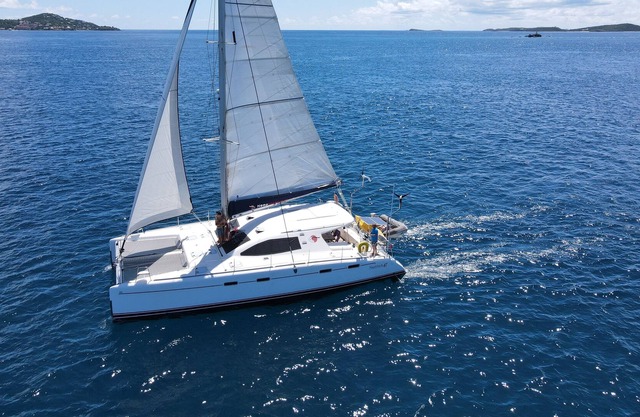 Unique 47ft luxury catamaran, fully equipped & w/AC, 2 bedrooms & 2 bathrooms.